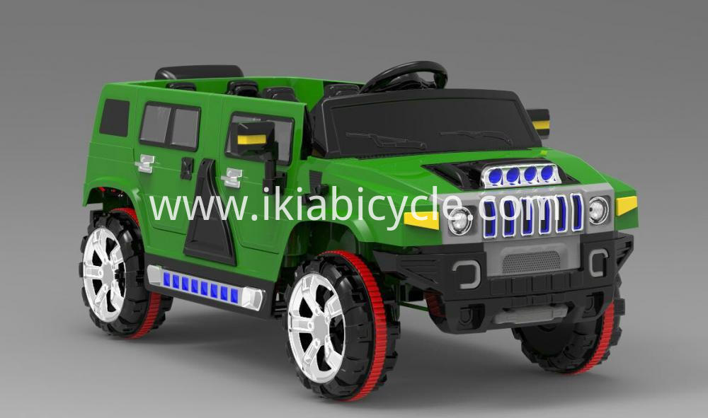 Mae plant tegan yn rheoli remoter suv trydan